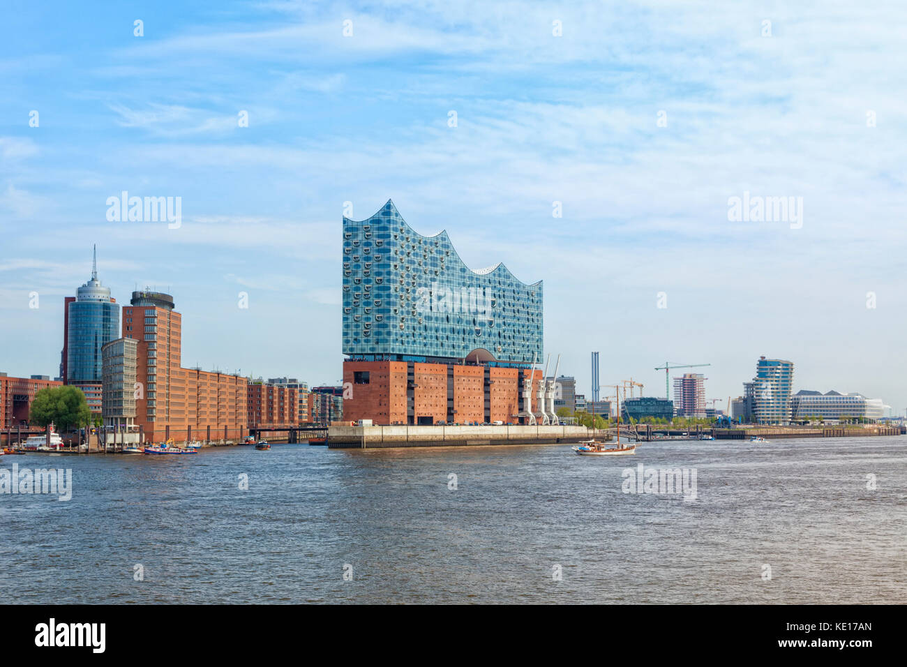 Quartier Hafen de Hambourg avec la salle Philharmonique de l'Elbe ou le bâtiment Elbphilharmonie Banque D'Images