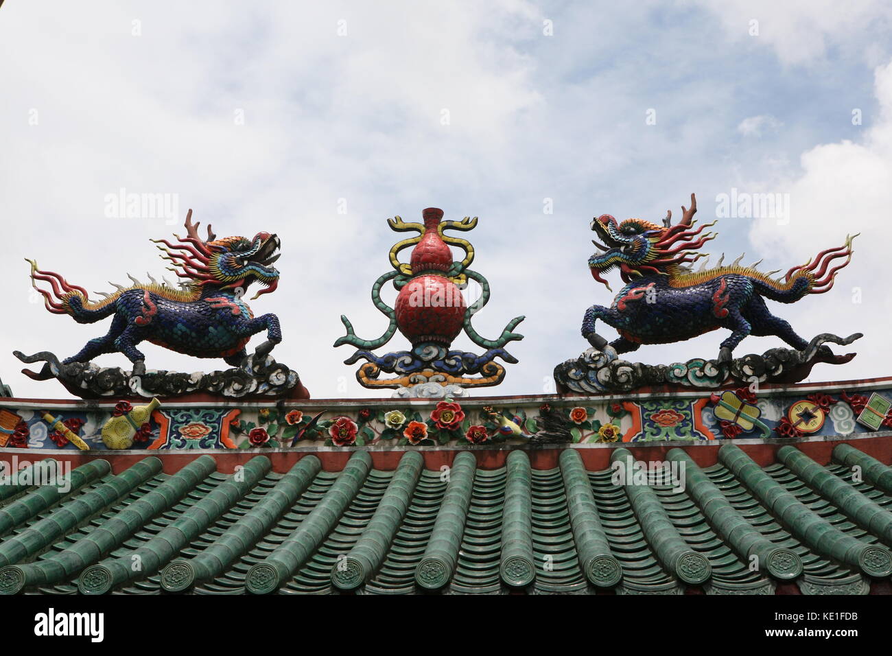 Figuren auf dem Dach - Tua Pek Kong Tempel - Kuching - chiffres sur le toit - Temple Tua Pek Kong - Kuching Banque D'Images