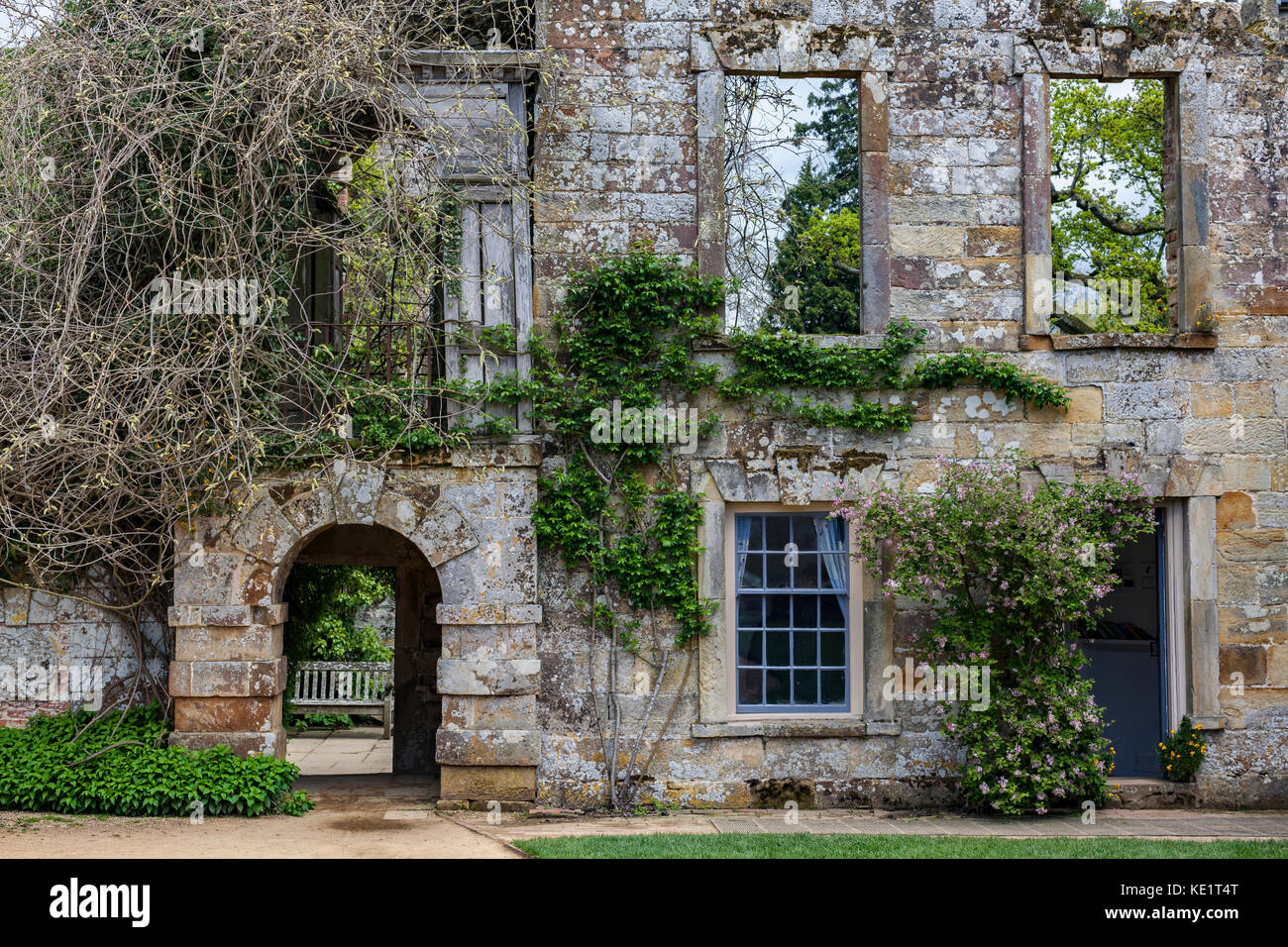 Scotney castle est une maison de campagne anglaise avec jardins au sud-est de lamberhurst dans la vallée de la rivière bewl dans le Kent. Banque D'Images