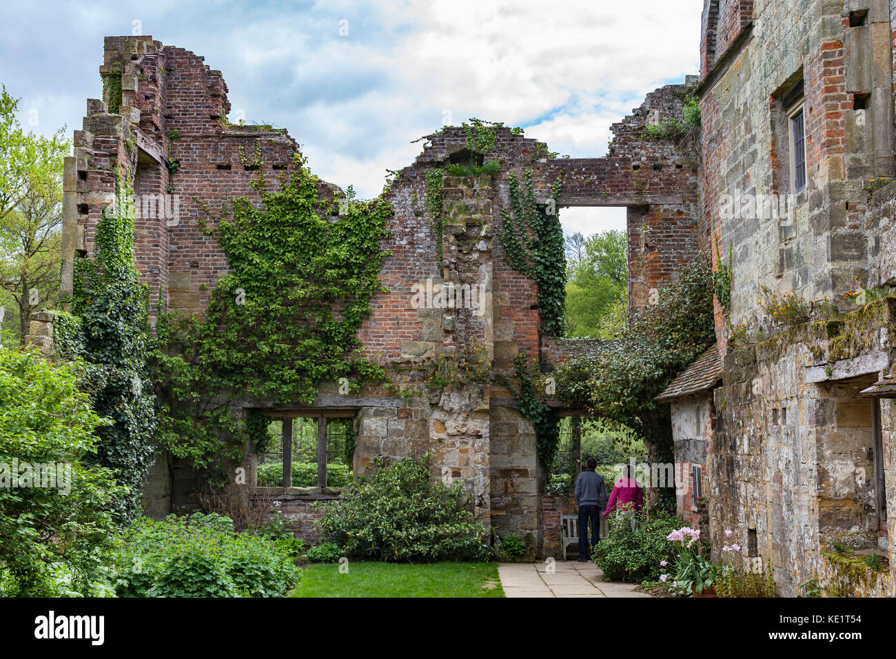 Scotney castle est une maison de campagne anglaise avec jardins au sud-est de lamberhurst dans la vallée de la rivière bewl dans le Kent. Banque D'Images