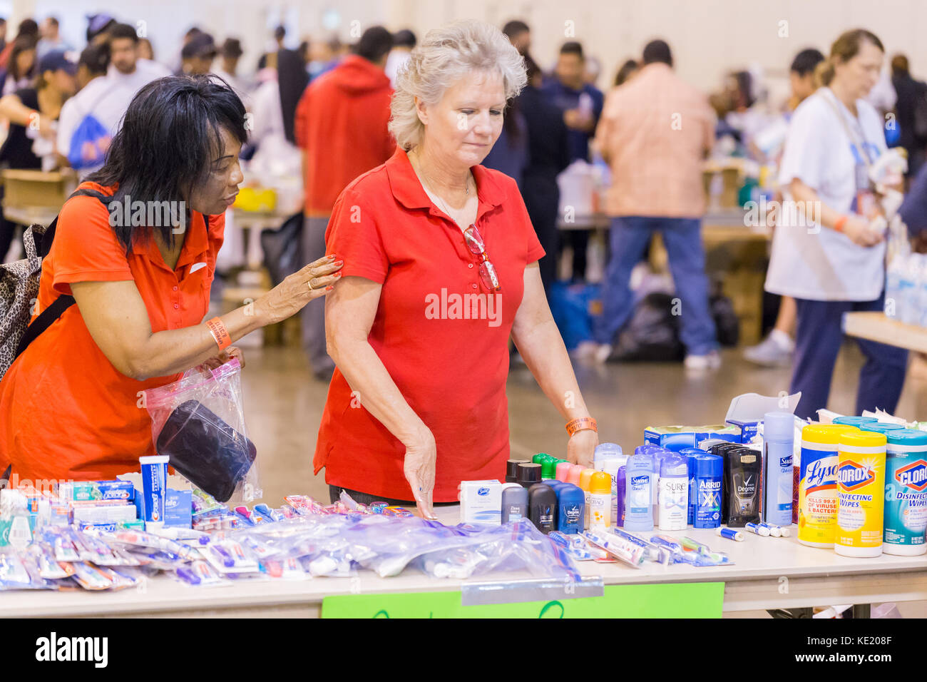 Les pluies torrentielles de l'ouragan Harvey a causé des inondations catastrophiques et d'enregistrement, à Houston. Le logement est entièrement composé de bénévoles et de fournitures Banque D'Images