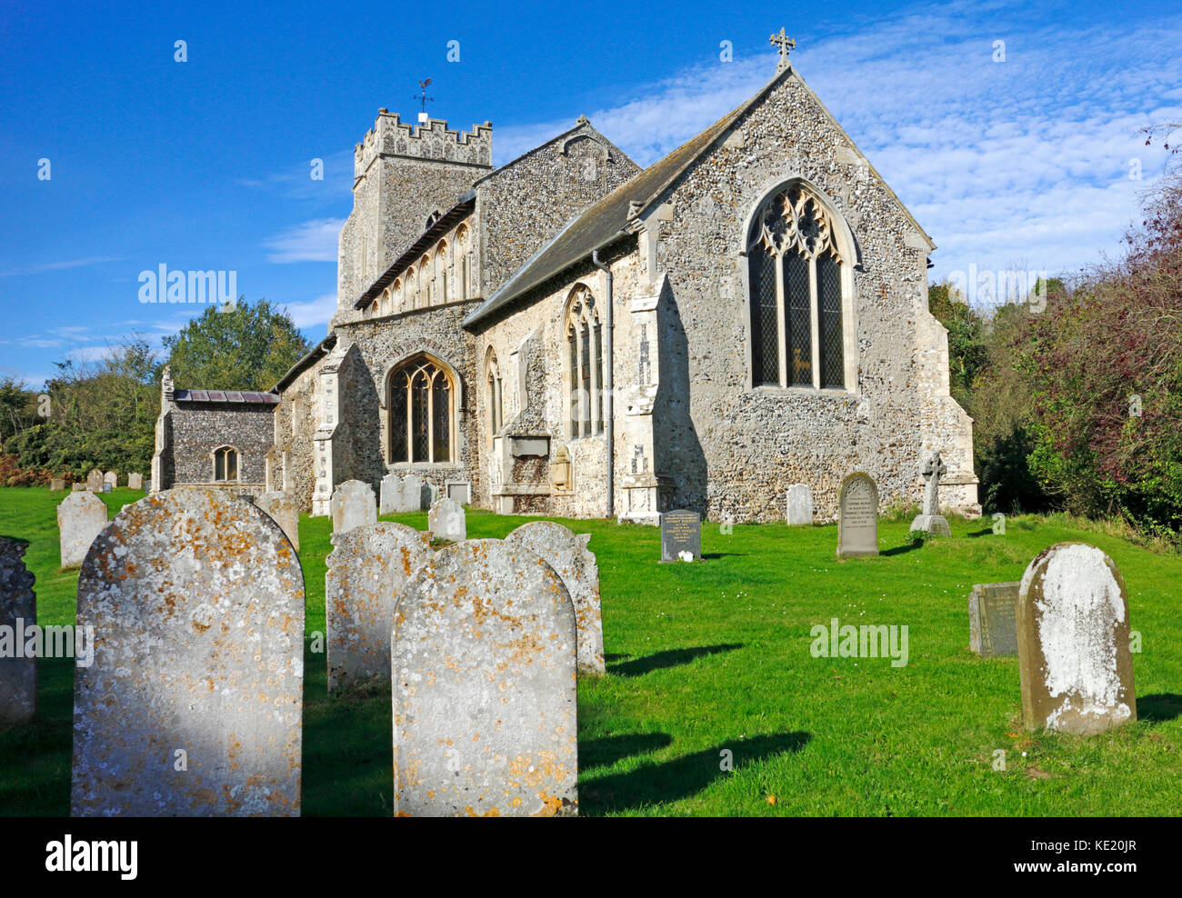 Une vue de l'église paroissiale de St Pierre à Ringland, Norfolk, Angleterre, Royaume-Uni. Banque D'Images