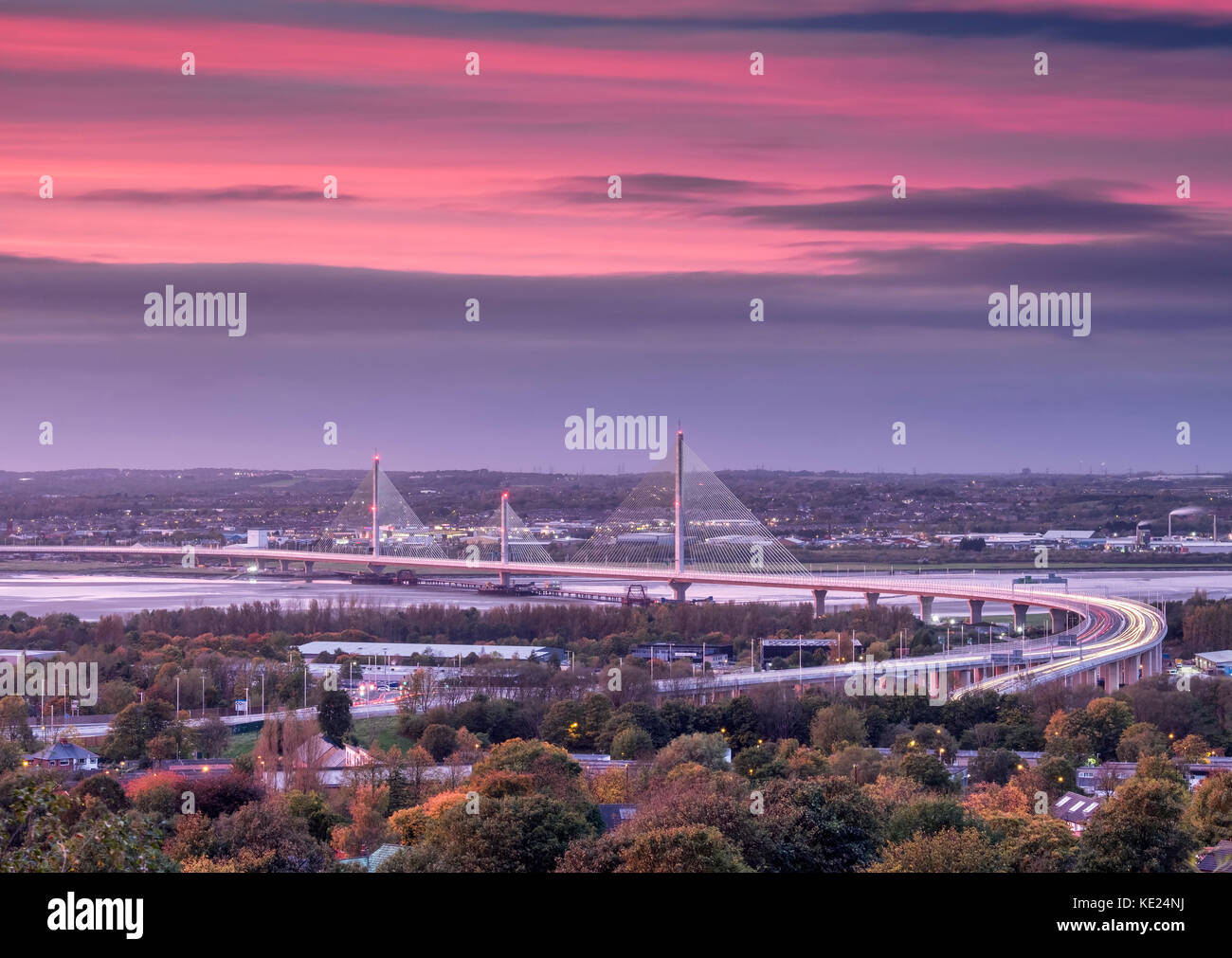 Le Mersey Gateway Pont sur l'estuaire de la Mersey entre Runcorn et Widnes, Cheshire, England, UK Banque D'Images