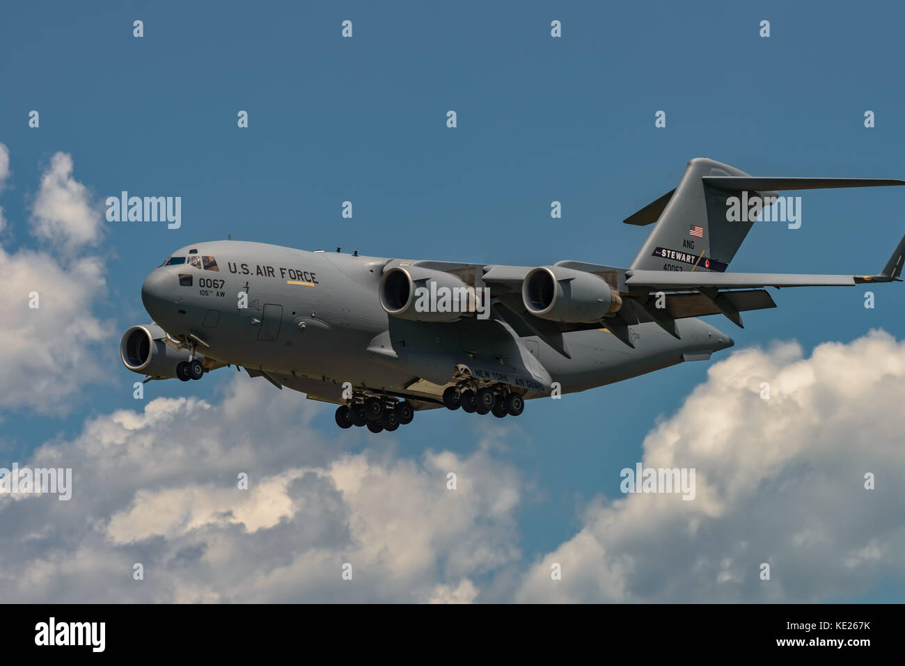 New Windsor, ny - juillet 2, 2017 : giant C-17 Globemaster III qui décolle de l'aéroport international de stewart pendant le meeting aérien de new york. Banque D'Images