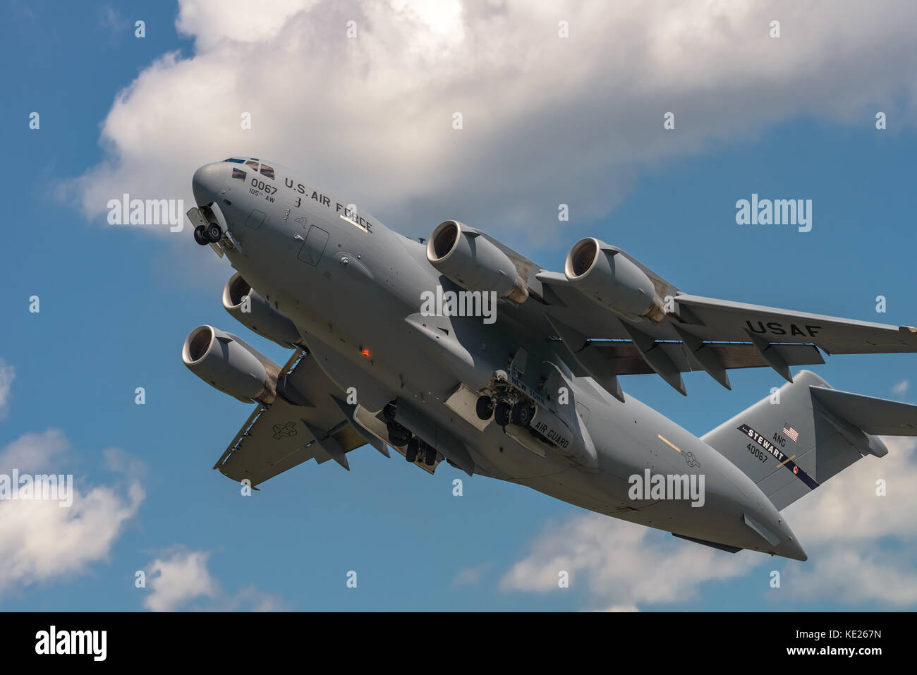 New Windsor, ny - juillet 2, 2017 : giant C-17 Globemaster III qui décolle de l'aéroport international de stewart pendant le meeting aérien de new york. Banque D'Images