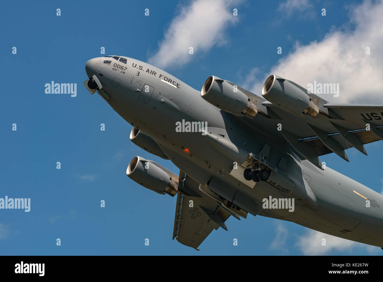 New Windsor, ny - juillet 2, 2017 : giant C-17 Globemaster III qui décolle de l'aéroport international de stewart pendant le meeting aérien de new york. Banque D'Images