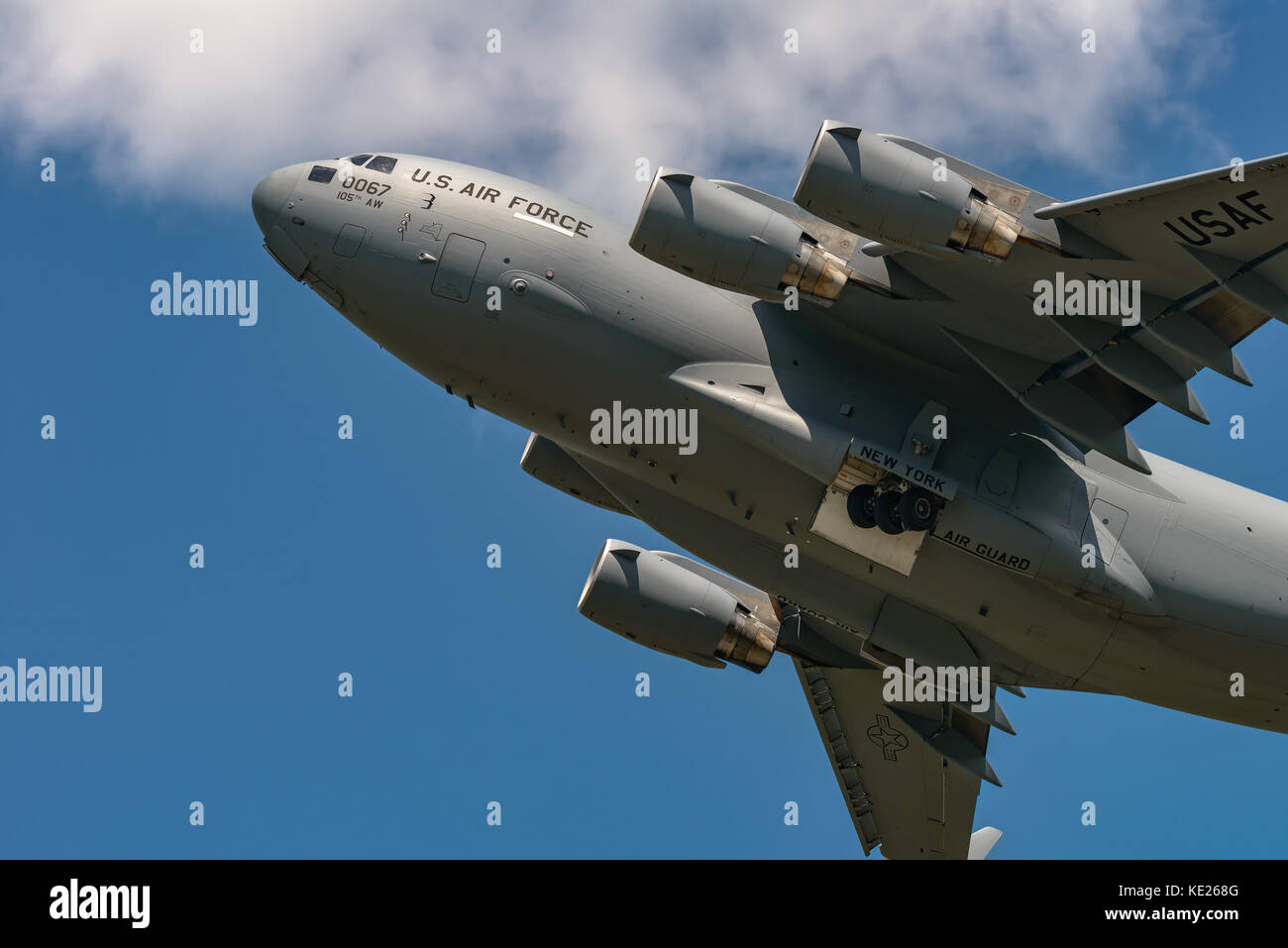 New Windsor, ny - juillet 2, 2017 : giant C-17 Globemaster III qui décolle de l'aéroport international de stewart pendant le meeting aérien de new york. Banque D'Images