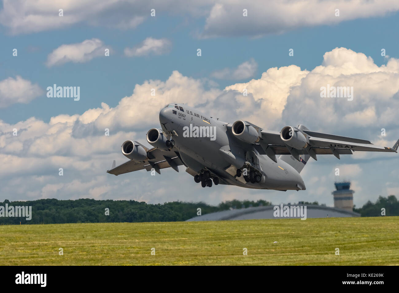 New Windsor, ny - juillet 2, 2017 : giant C-17 Globemaster III qui décolle de l'aéroport international de stewart pendant le meeting aérien de new york. Banque D'Images
