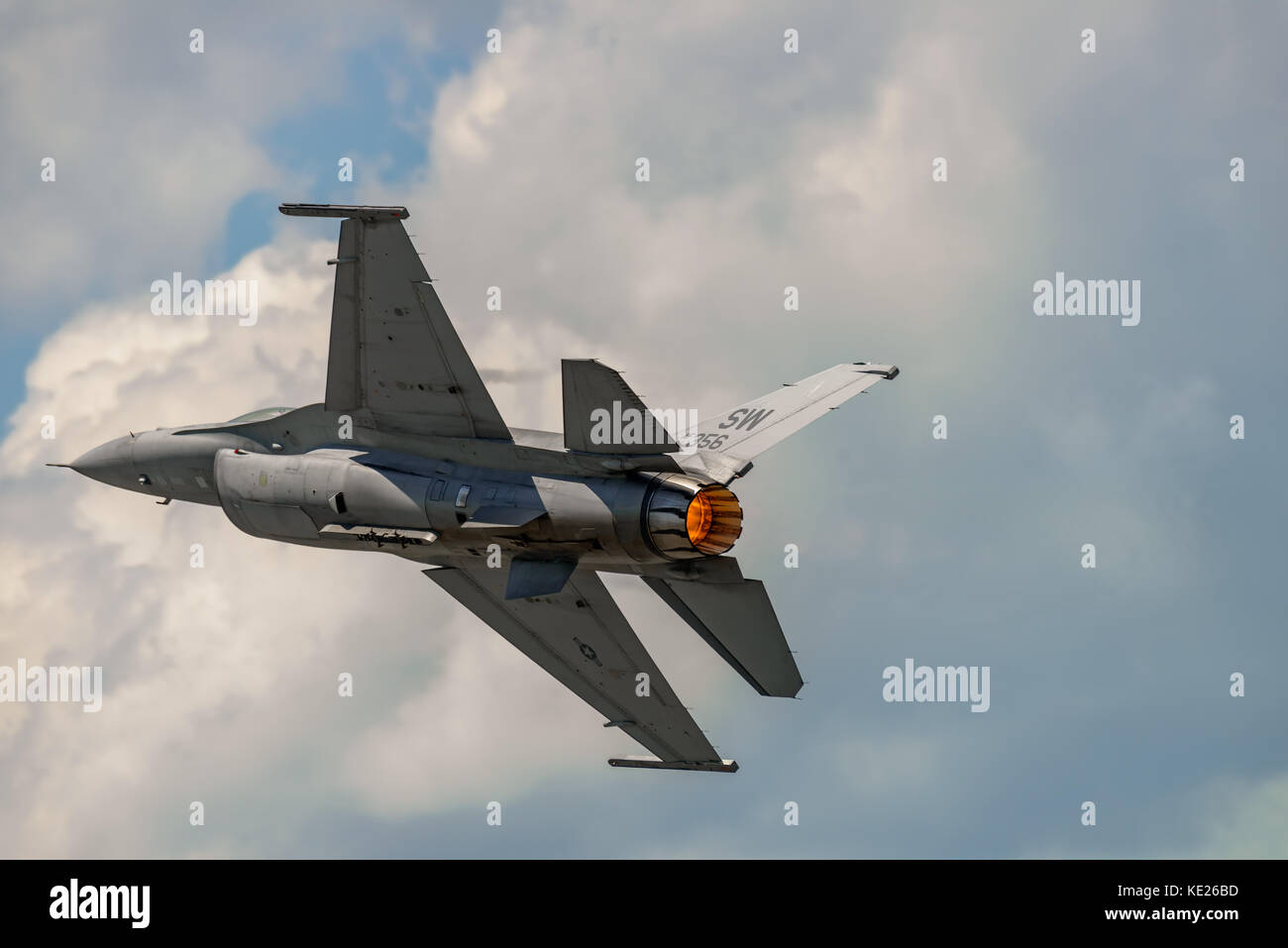 New Windsor, ny - juillet 2, 2017 : l'évolution de f 16 falcon à partir de l'aéroport international de stewart pendant le meeting aérien de new york. Banque D'Images
