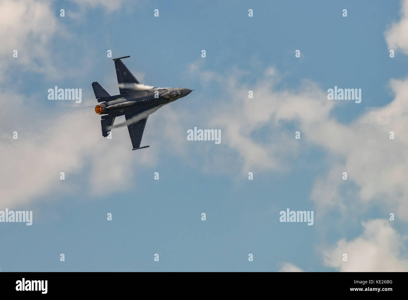 New Windsor, ny - juillet 2, 2017 : l'évolution de f 16 falcon à partir de l'aéroport international de stewart pendant le meeting aérien de new york. Banque D'Images