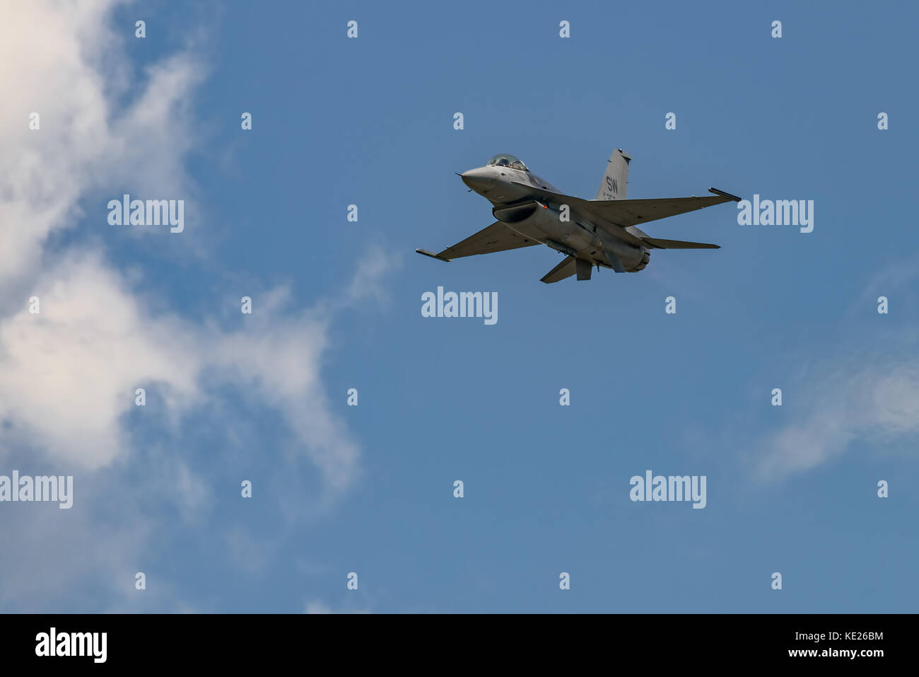 New Windsor, ny - juillet 2, 2017 : l'évolution de f 16 falcon à partir de l'aéroport international de stewart pendant le meeting aérien de new york. Banque D'Images