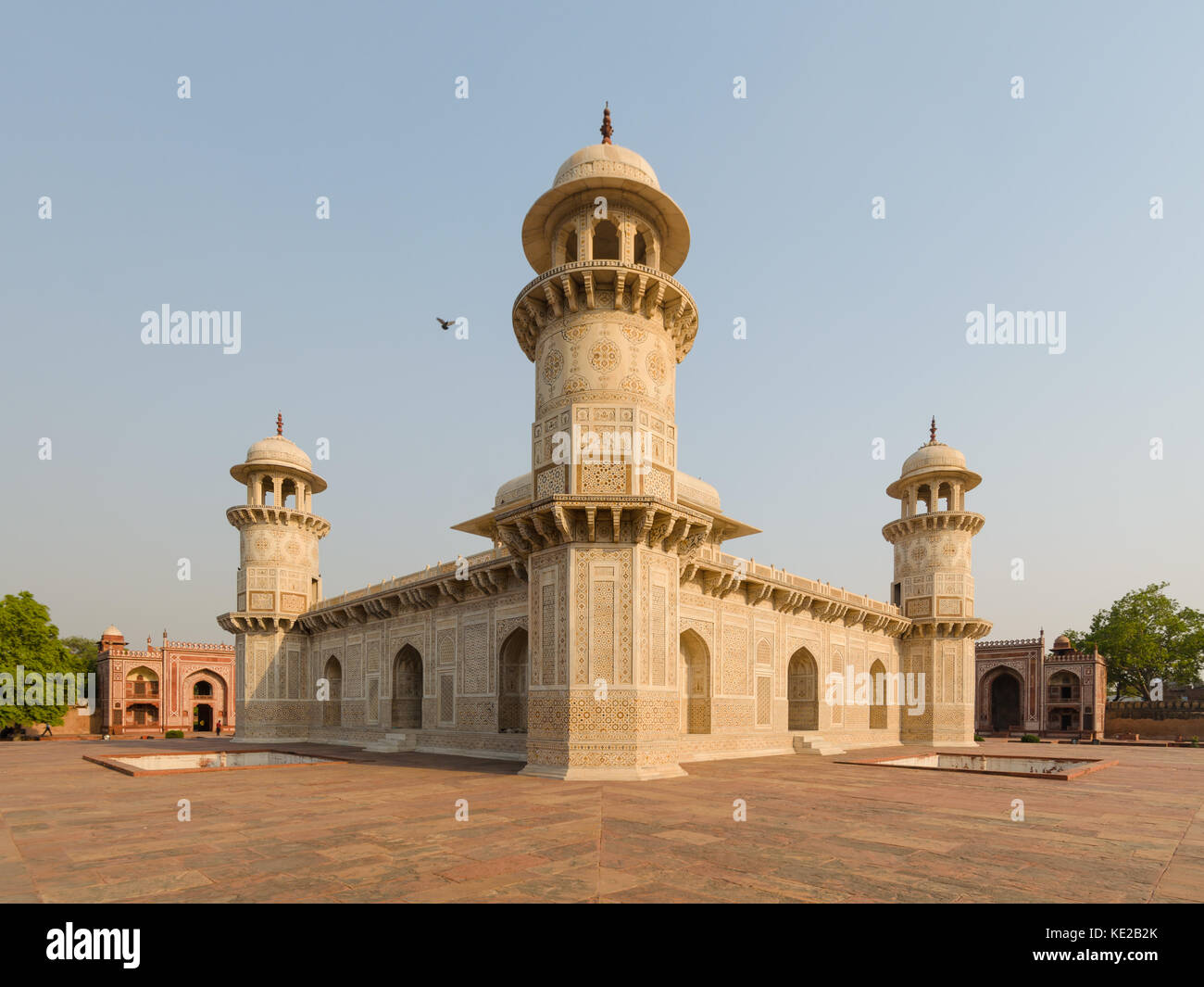 Vue panoramique de l'ancien mausolée d'itimad ud daulah tombe, un édifice du patrimoine de l'Unesco à Agra, en Inde, avec des liens d'architecture au Taj Mahal. Banque D'Images