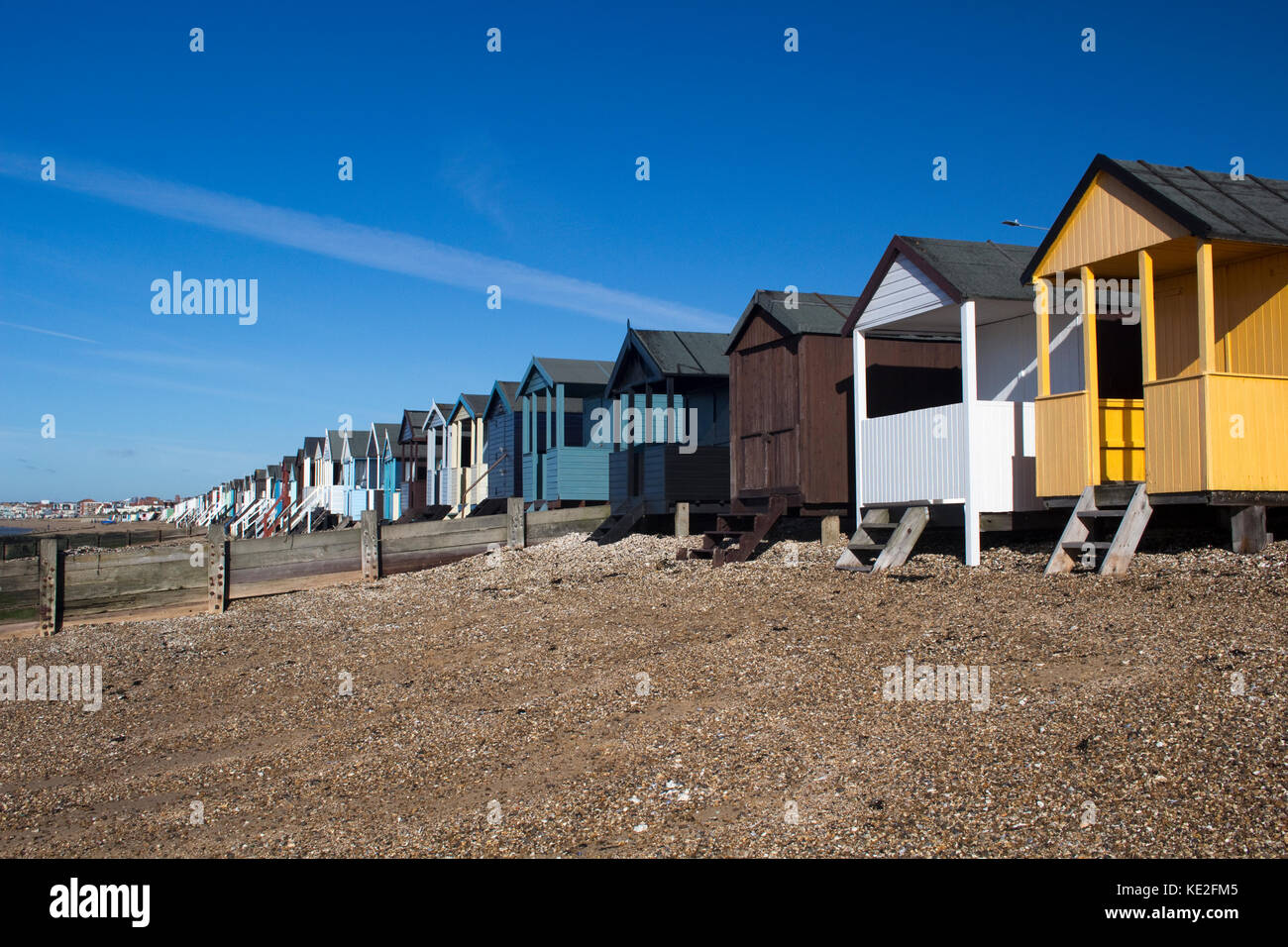 Cabines de plage, Thorpe bay, près de Southend, Essex, Angleterre Banque D'Images