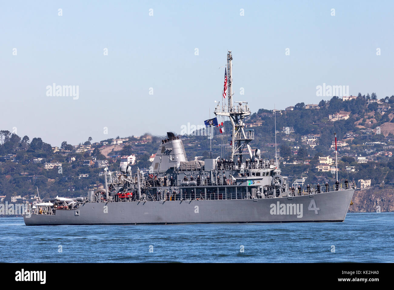 L'Avenger-class la lutte contre les mines, le USS Champion (MCM 4) sur l'eau de la baie de San Francisco. Banque D'Images