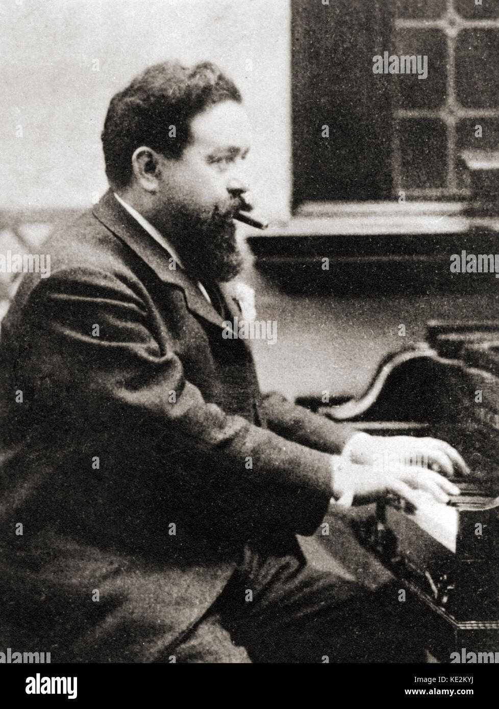 Isaac Albeniz à jouer du piano, les mains sur le clavier. - Portrait de  compositeur espagnol. 1860-1909 Photo Stock - Alamy