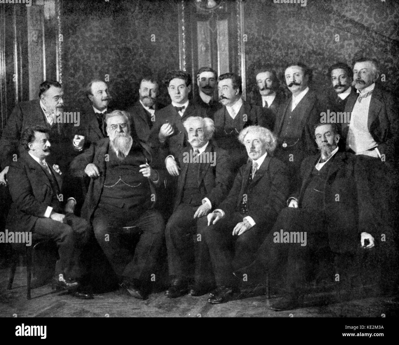 Le Jury du Concours 1909 de Diémer - l à r. Fernand Bourgeat, R. De Greef, Paul Vidal, Harold Bauer, Camille Chevillard, Xavier Leroux, Granados, Moskowzki, Jean Batalla, Auguste Pierret, Moriz Rosenthal, Raoul Pugno, Gabriel Fauré, Louis Diémer, A. Lavignac. Le jury du concours 1909 Diémer. Paris, 3-4 mai 1909. Banque D'Images