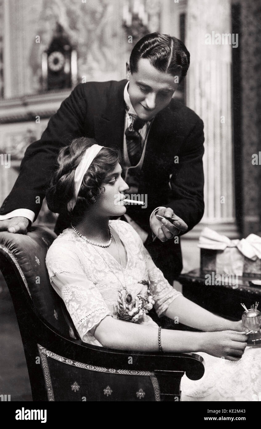 Leo Fall 's opérette - Le Dollar Princess - portrait de l'actrice anglaise Lily Elsie comme Alice et l'acteur anglais Robert Michaelis comme Freddy Fairfax (1909-1910). Lily Elsie (née Elsie Bullough):1886-1962, Robert 1884-1965:Michaelis. Leo Fall, compositeur autrichien : 2 février 1873 - 16 septembre 1925 Banque D'Images