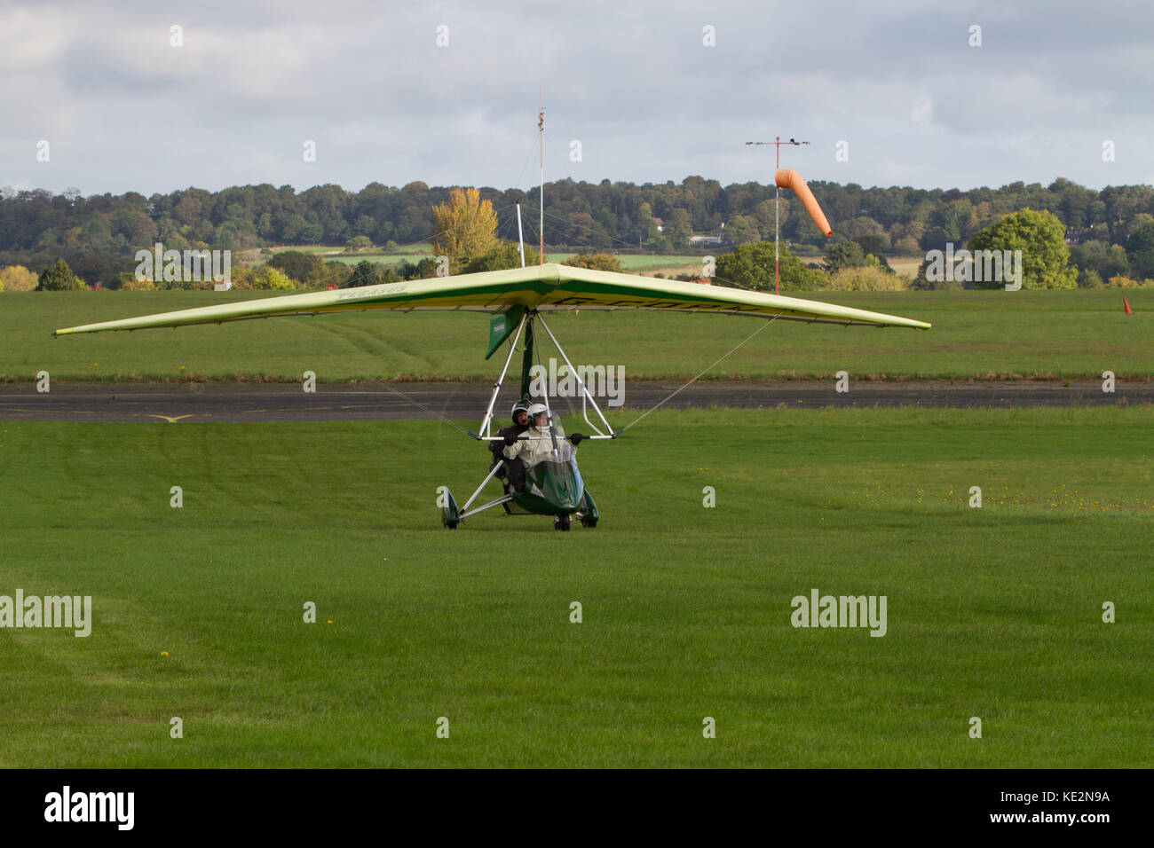 Autogyre sur piste à Wolverhampton Halfpenny Green Airport. Le Staffordshire. UK Banque D'Images