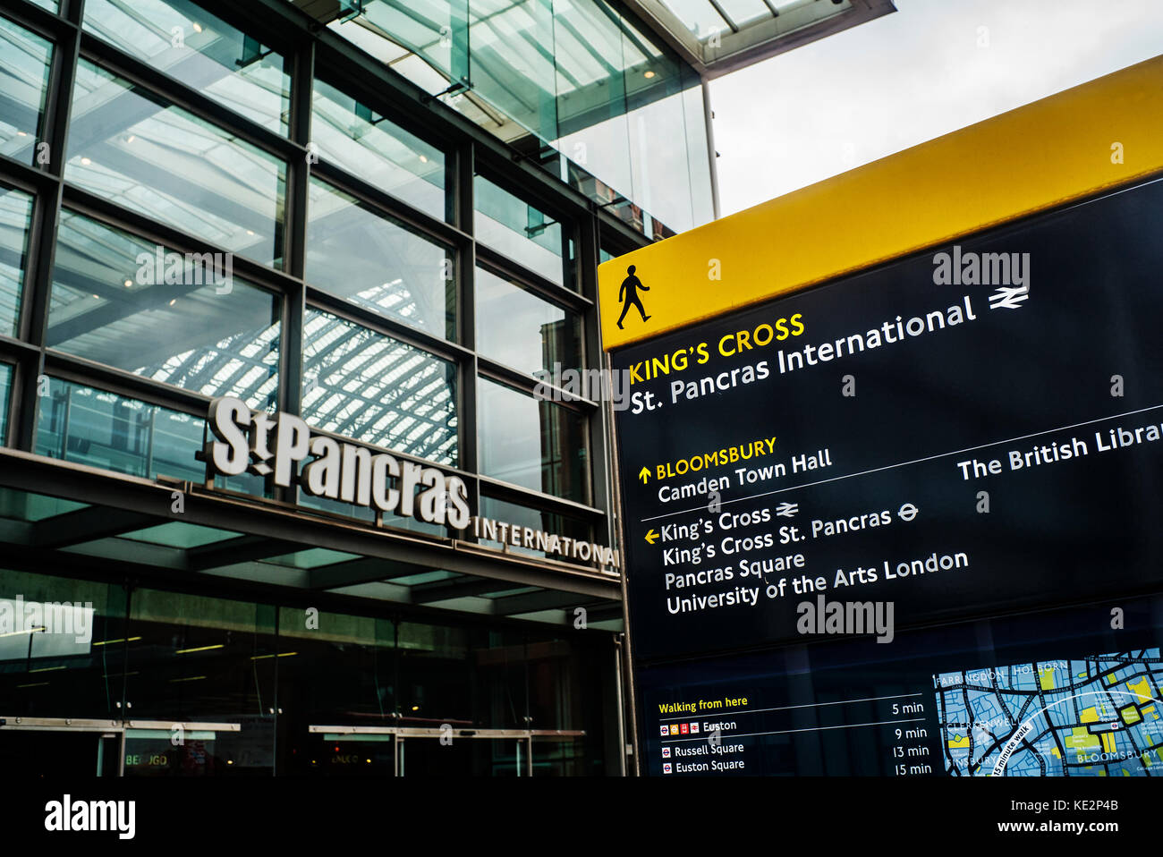 Gare internationale de St Pancras, Kings Cross, carte, panneau d'information du public par entrée, Banque D'Images