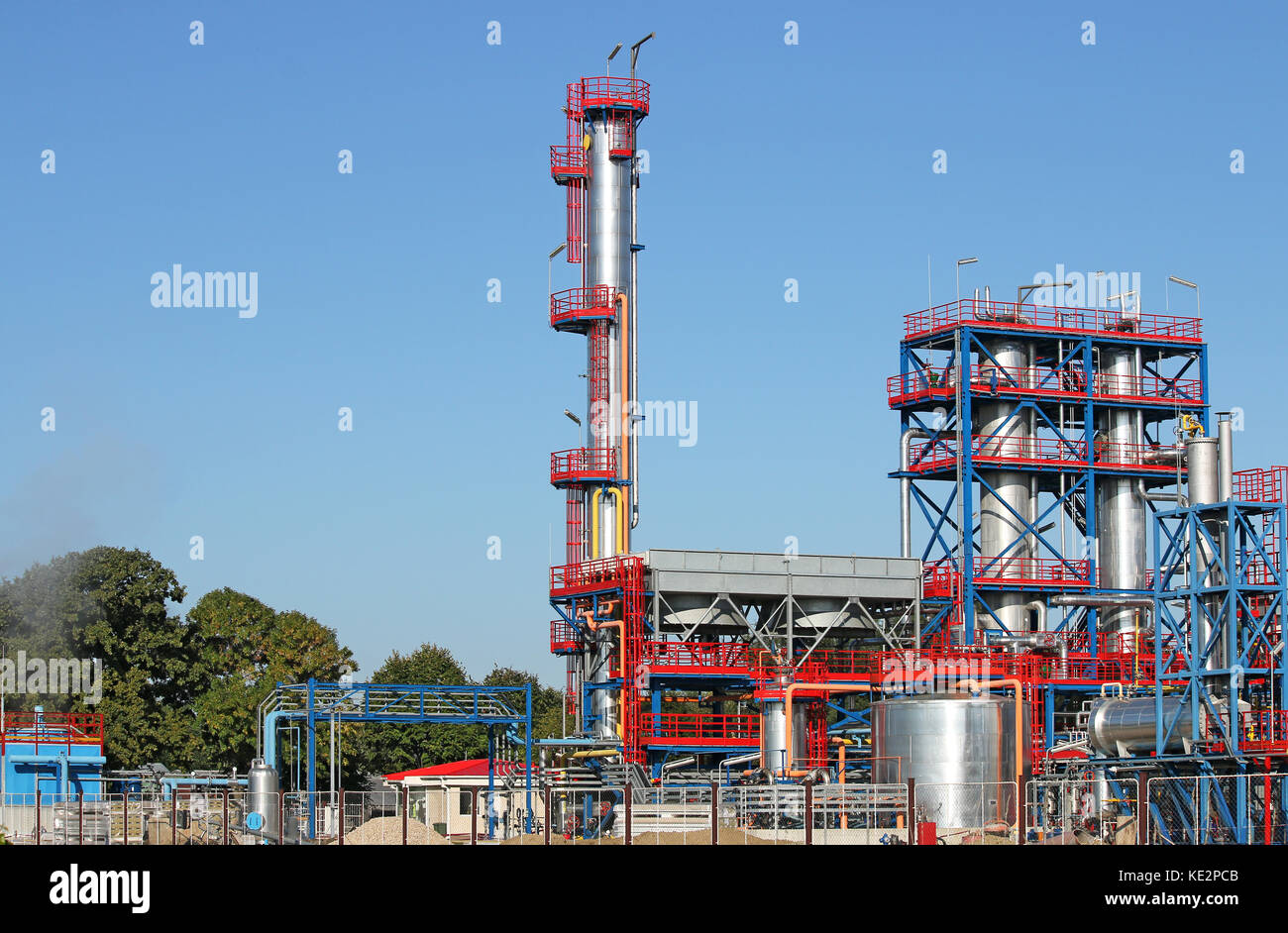 L'industrie du pétrole raffinerie usine pétrochimique Banque D'Images