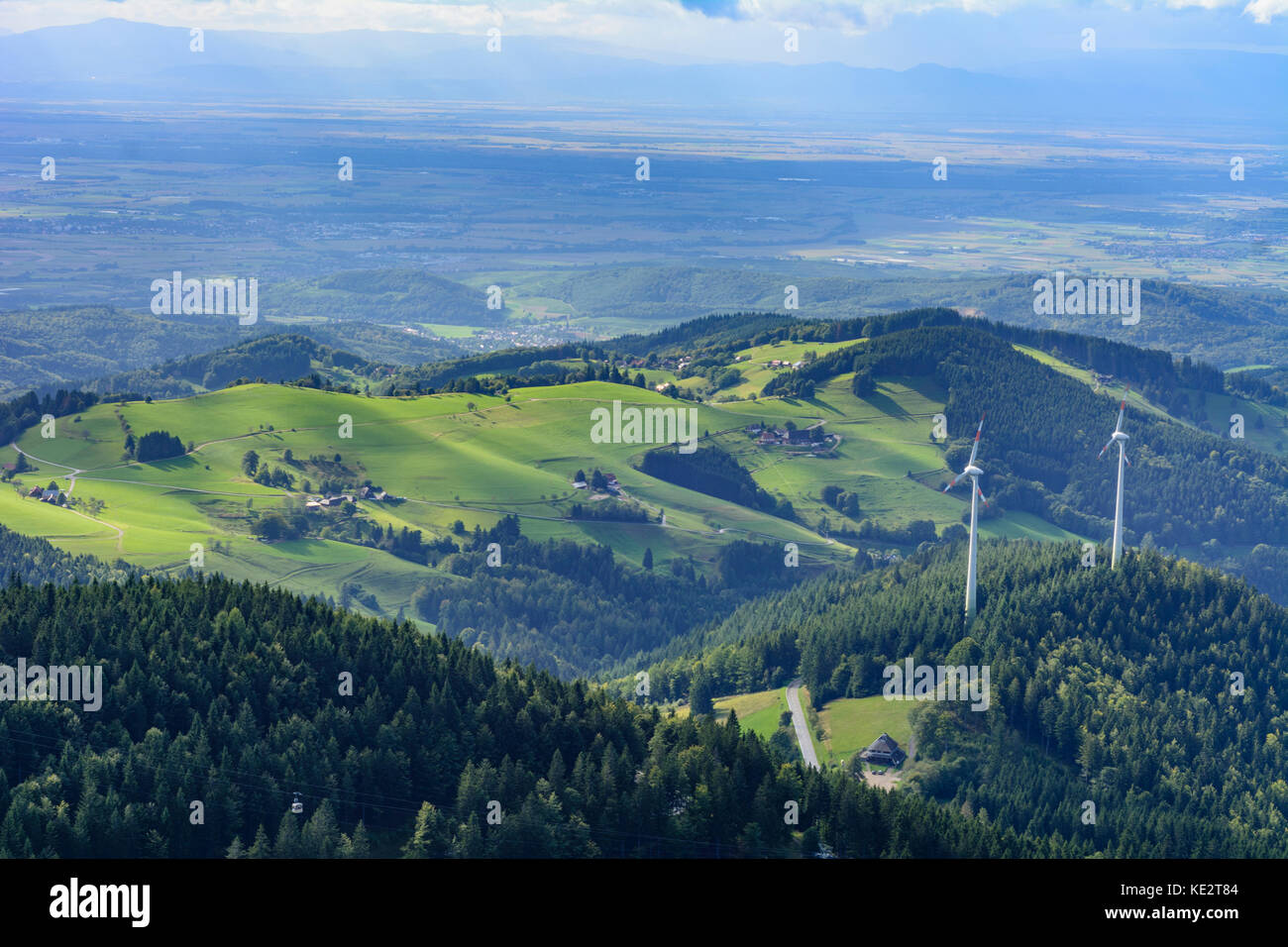 Vue depuis la tour d'observation Eugen-Keidel-Turm au Schauinsland montagne aux éoliennes, Oberried (Breisgau), Schwarzwald, Forêt Noire, Baden-Württem Banque D'Images