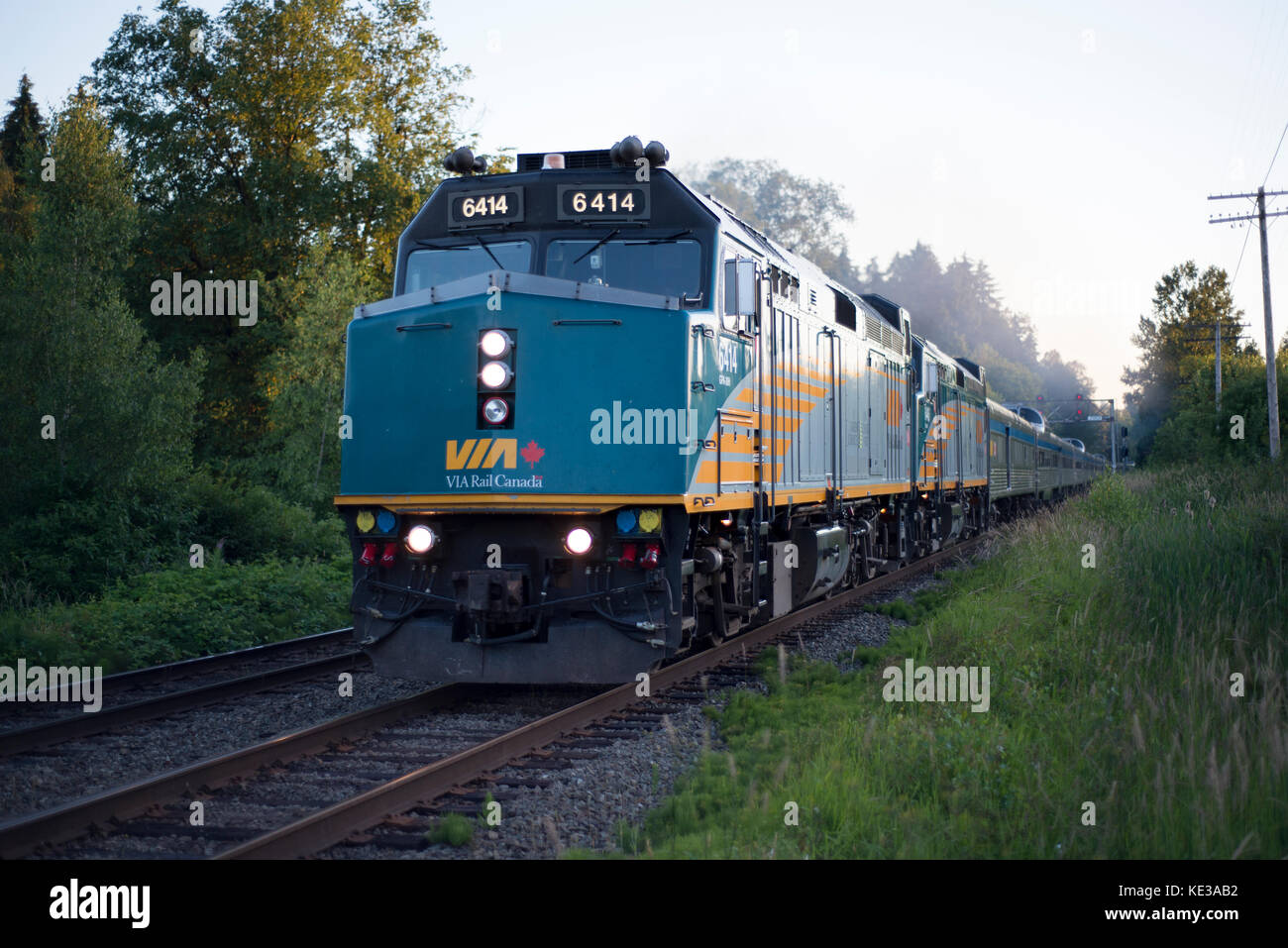 Canadien de VIA Rail en passant par Burnaby, BC, Canada Banque D'Images