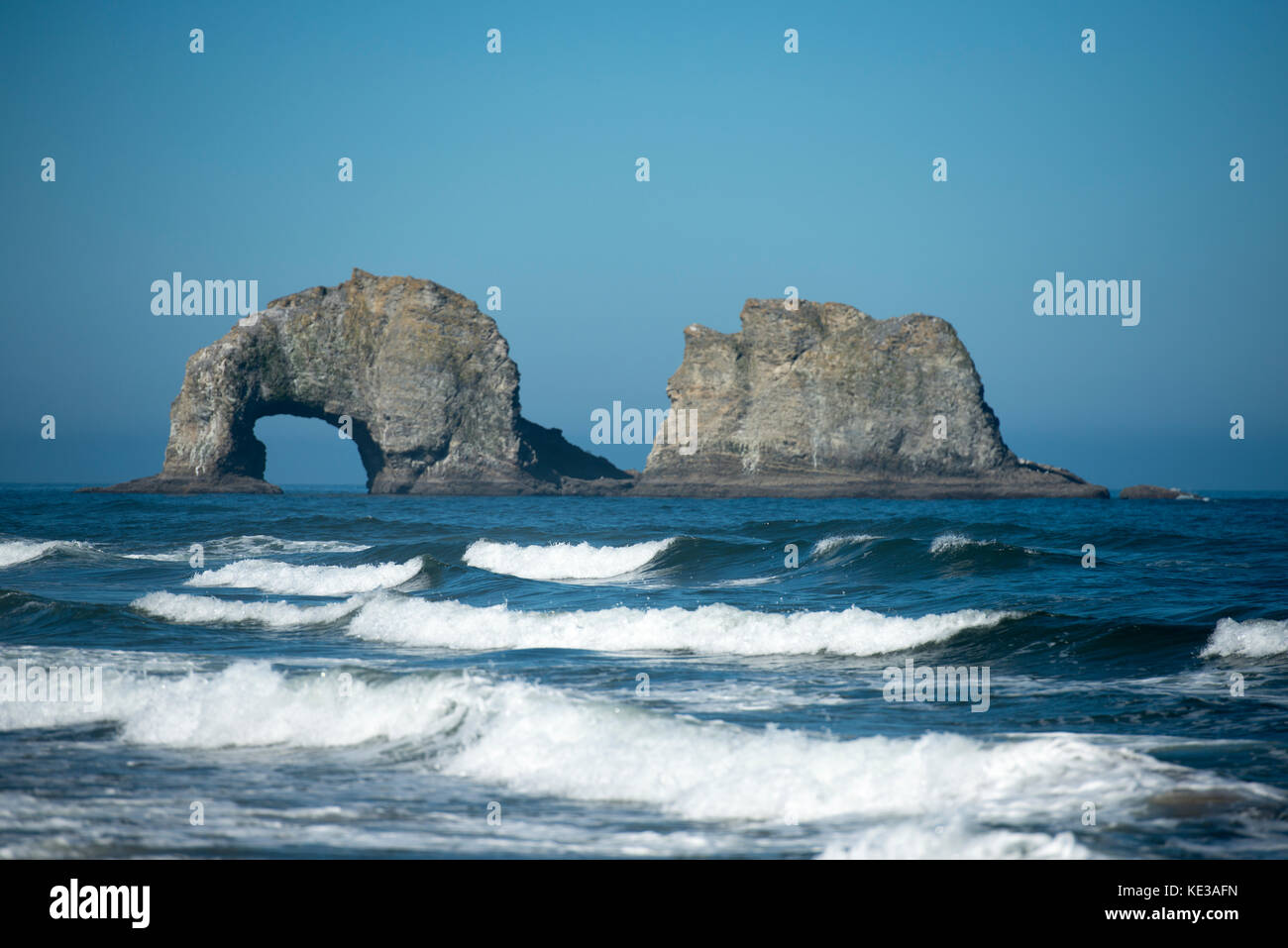 Twin Rocks près de Rockaway Beach, Oregon, USA Banque D'Images