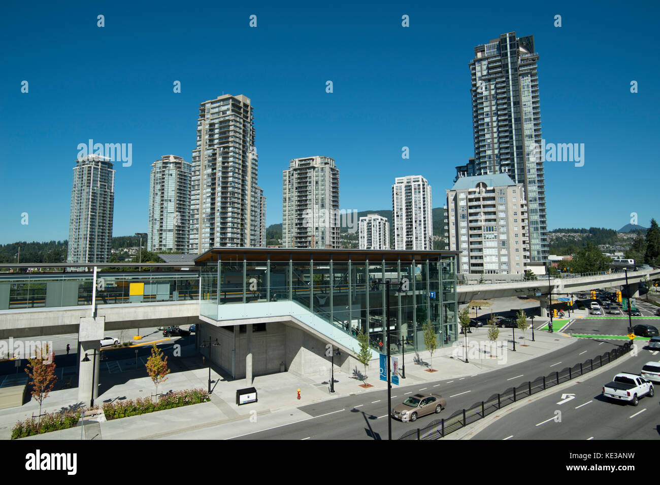 Tours de condominiums et de Lincoln station du Skytrain. Coquitlam, BC, Canada Banque D'Images