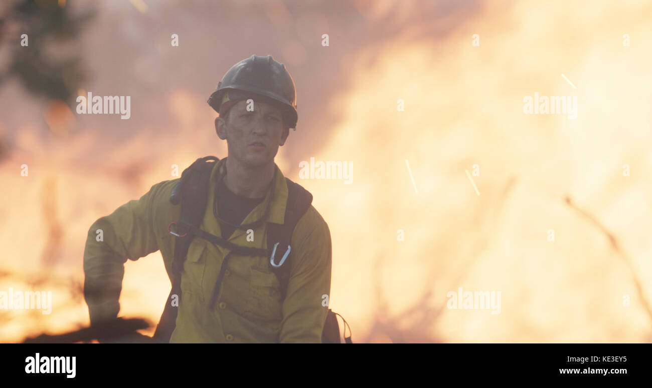 DATE de sortie: 20 octobre 2017 TITRE: Seulement Le Brave STUDIO: Columbia Pictures DIRECTEUR: Joseph Kosinski COMPLOT: Un drame basé sur l'équipage d'élite des pompiers de Prescott, Arizona qui a lutté contre un feu de forêt à Yarnell, AZ en juin 2013 qui a revendiqué la vie de 19 de leurs membres. STARRING: MILES TELLER. (Image De Crédit : © Columbia Pictures/Entertainment Pictures) Banque D'Images