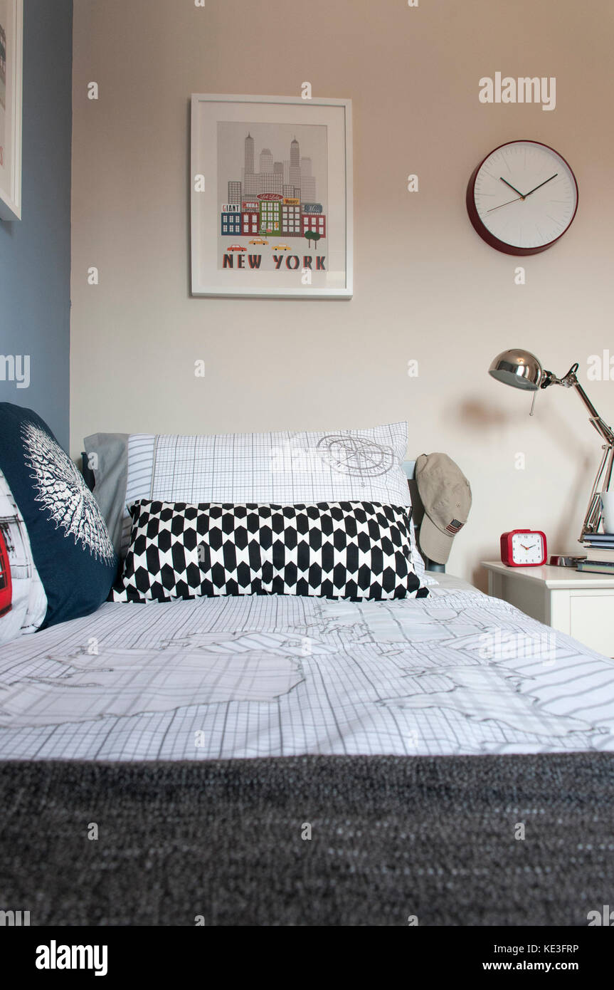 Les adolescents chambre lit Banque D'Images