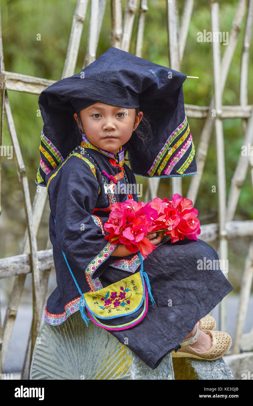 Le heiyizhuang, également connu sous le nom de black-vêtements zhuang, est traditionnellement un groupe ethnique vivant dans la région de napo county, au sud-ouest du Guangxi en Chine. le groupe ethnique est appelée en tant que 'fossile vivant' parce qu'ils héritent de la traditionnelle culture zhuang vêtements noir. (Photo par l'Agence SIPA PRESS) Asie/Pacifique Banque D'Images