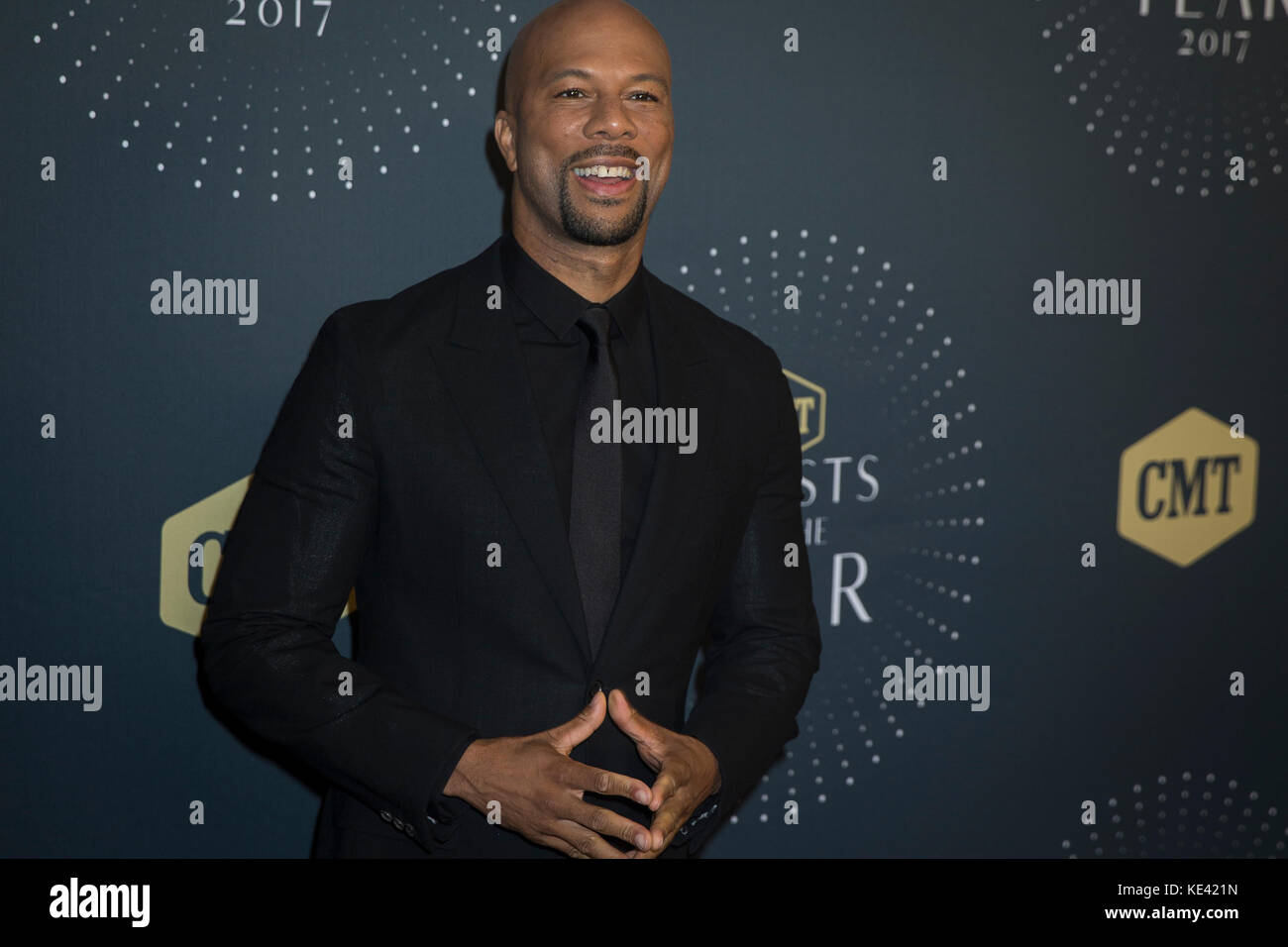 Nashville, Tennessee, USA. 18 Oct, 2017. NASHVILLE, Tennessee - Commun arrive sur le tapis rouge à la CMT 2017 Artistes de l'année à l'Schermerhorn Symphony Center de Nashville, TN. Crédit : l'accès Photo/Alamy Live News Banque D'Images