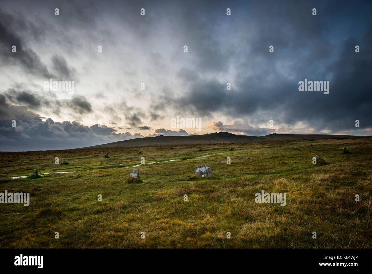 L'Âge du Bronze Merrivale Stone Circle dans le Dartmoor National Park, Devon, UK Banque D'Images