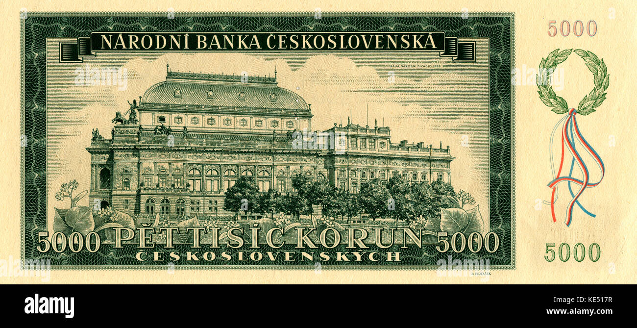 Théâtre National de Prague sur banque tchèque remarque pour 5000 couronnes en date du 1945 émis par la Banka Ceskoslovenska Narodni. (Smetana mis à pierre de fondation). Banque D'Images