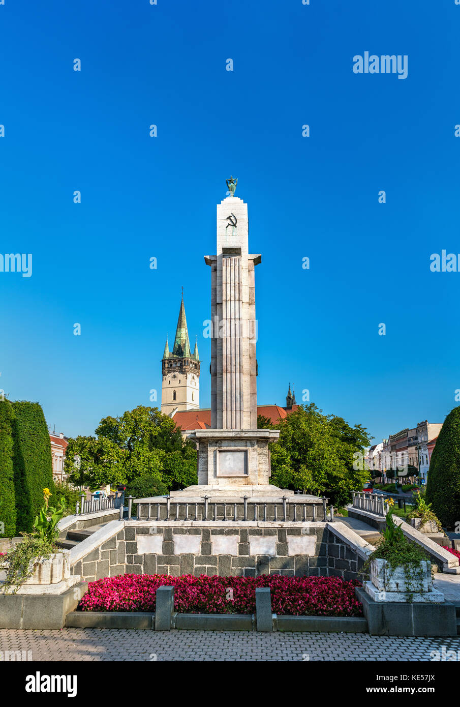 Mémorial de l'armée rouge et st. cathédrale Saint-Nicolas de Presov, Slovaquie Banque D'Images