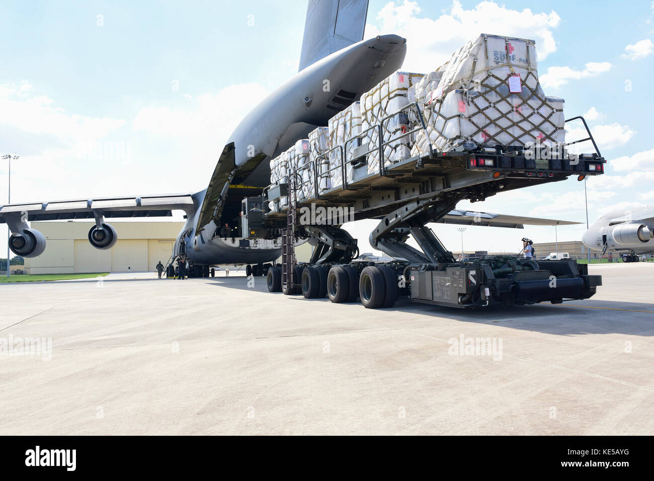 Palettes de fournitures prêts à être livrés au Texas à l'appui de l'ouragan Harvey les efforts de secours. Banque D'Images