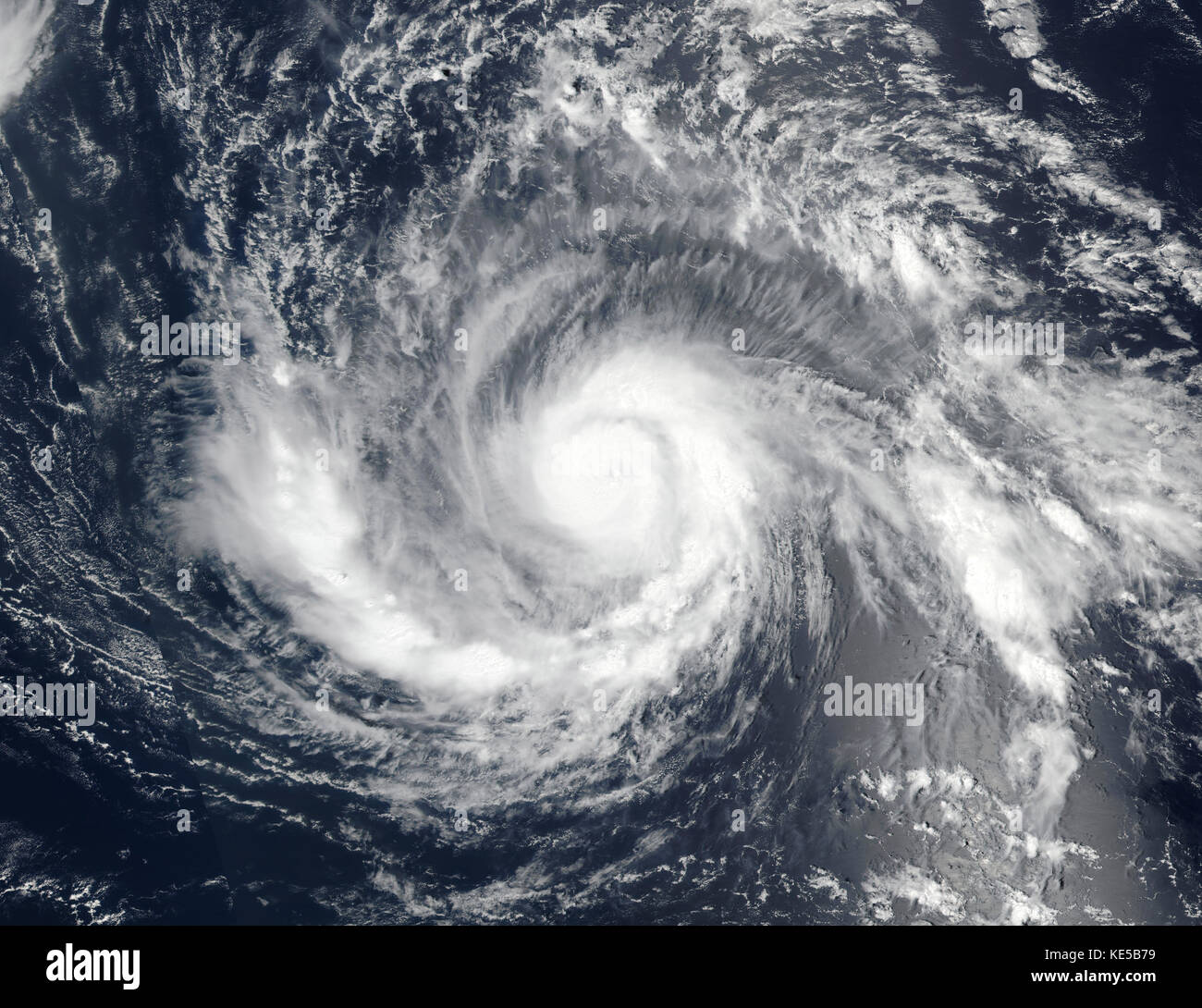 Vue Satellitaire De L Ouragan Irma Dans L Ocean Atlantique Photo Stock Alamy