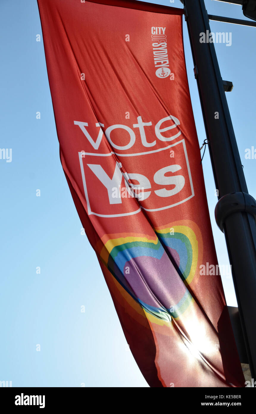 Un vote 'oui' bannière pour le mariage entre conjoints de même sexe dans la région de martin place, Sydney Australie avant le mariage entre conjoints de même sexe de l'Australie en novembre 2017 Banque D'Images