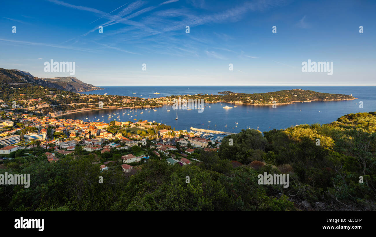 Villefranche-sur-Mer, Beaulieu-sur-mer en été au coucher du soleil. D'azur, Alpes Maritimes, France Banque D'Images