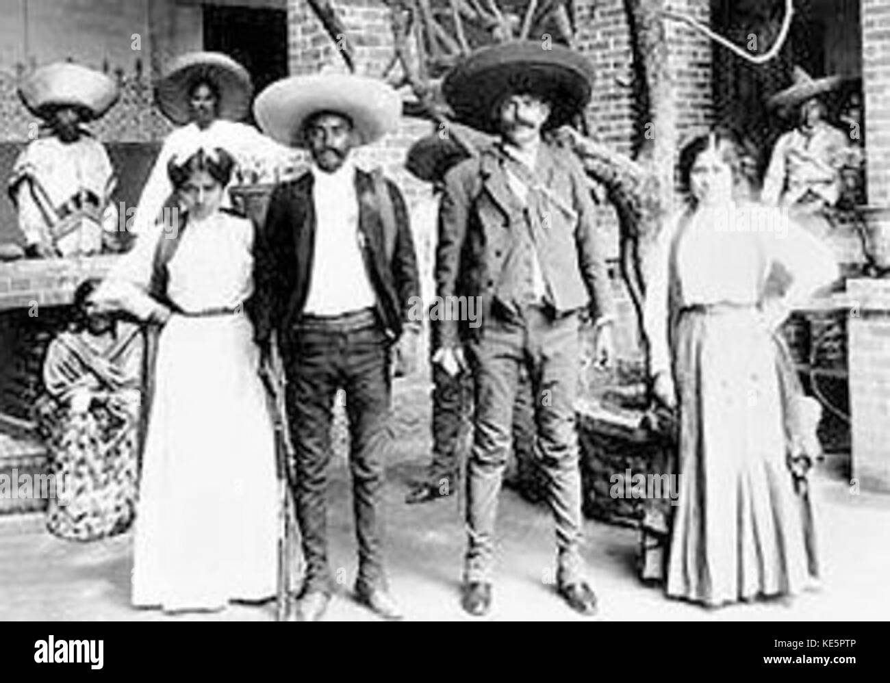 Abusodeconfianza est un terme espagnol signifiant abus de confiance, souvent utilisé dans des contextes juridiques et sociaux pour décrire la violation de confiance dans les relations ou les affaires. Banque D'Images