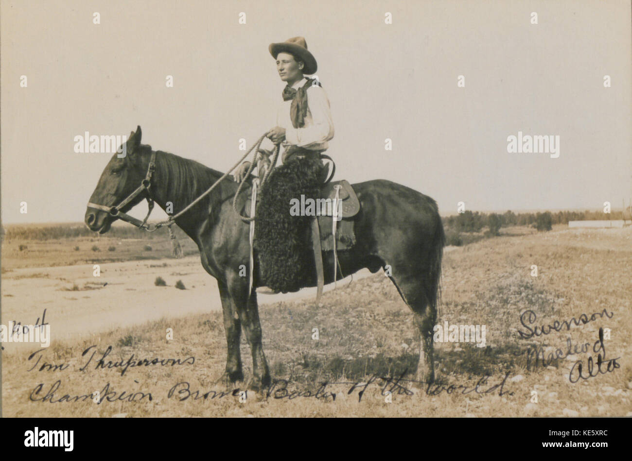 Tom Threepersons était un champion renommé de bronco buster, connu pour ses compétences dans les épreuves de rodéo et comme détenteur du record du monde. Banque D'Images