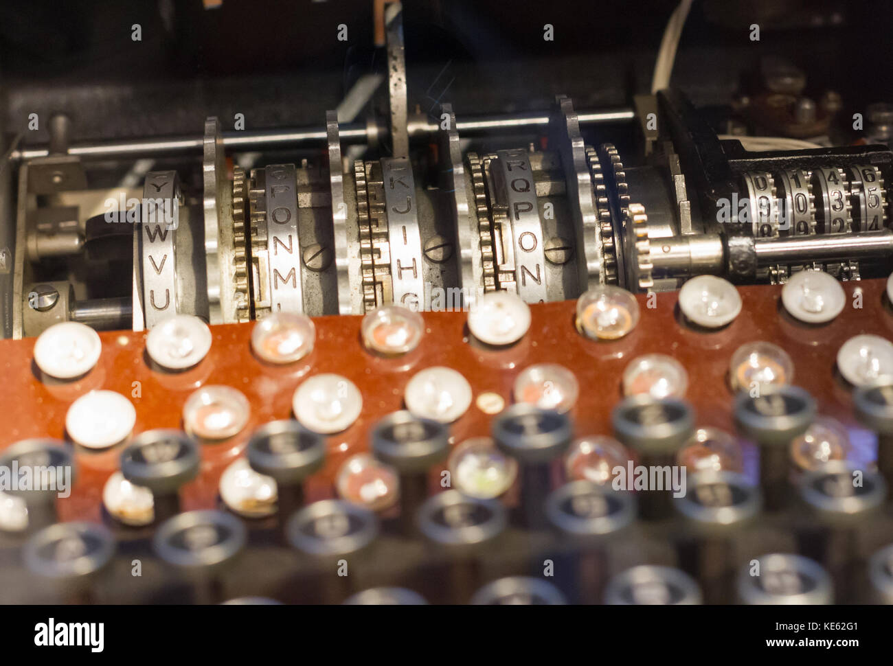 L'intérieur d'un ancien sous-marin - espace limité et beaucoup d'équipement - messagerie code Banque D'Images