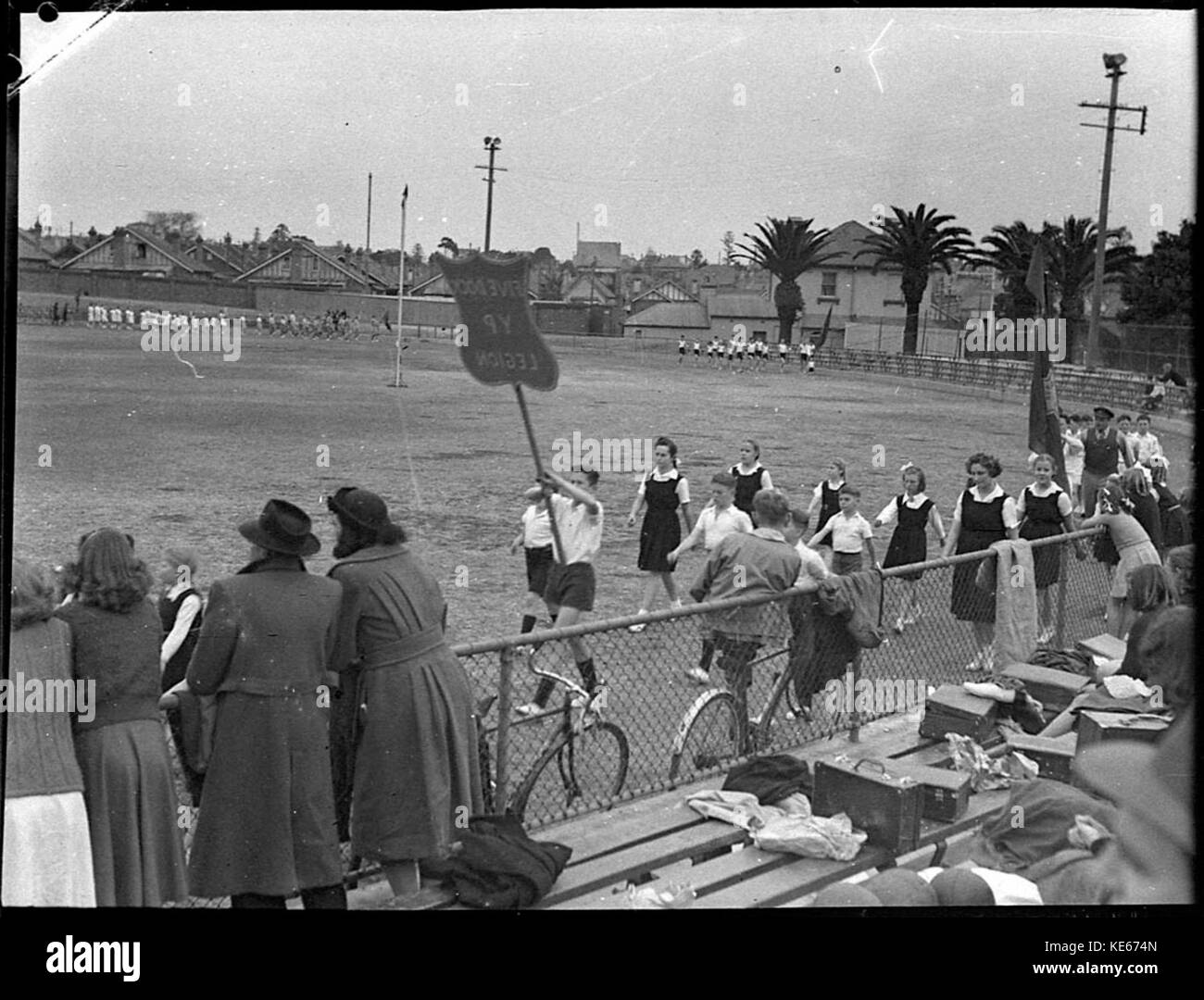 Le Carnaval de la jeunesse de l'Armée du Salut au parc Pratten est un événement communautaire présentant les programmes de l'organisation pour les jeunes, avec des jeux, des spectacles et des activités culturelles. Banque D'Images Le Carnaval de la jeunesse de l'Armée du Salut au parc Pratten est un événement communautaire présentant les programmes de l'organisation pour les jeunes, avec des jeux, des spectacles et des activités culturelles. Banque D'Images