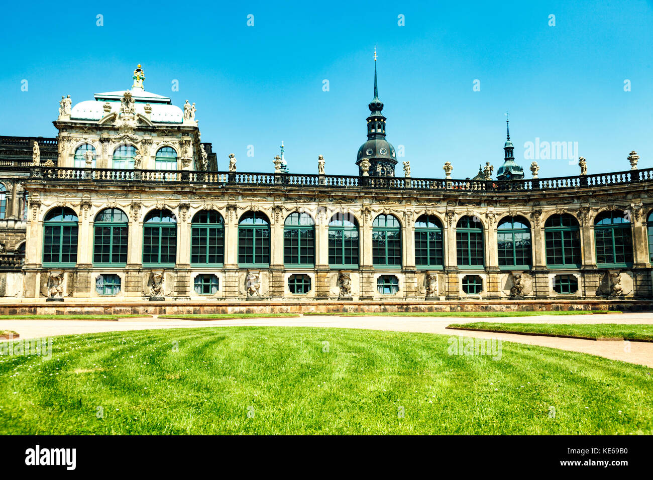 Dresde, Allemagne - Juin 2016 : le château de Zwinger à Dresde en Allemagne pendant la nuit Banque D'Images