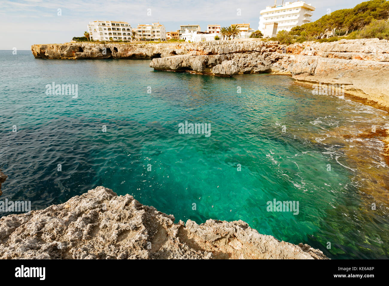 Côte Rocheuse et blue lagoon sur l'île de Majorque, Espagne Banque D'Images