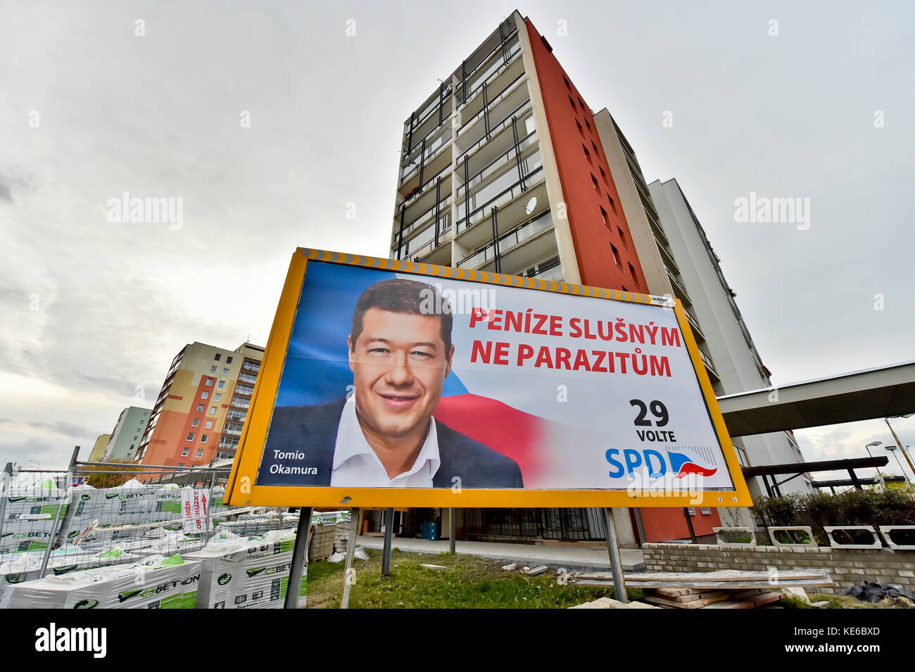 Billboard de spd (la liberté et la démocratie directe), Tomio okamura Banque D'Images