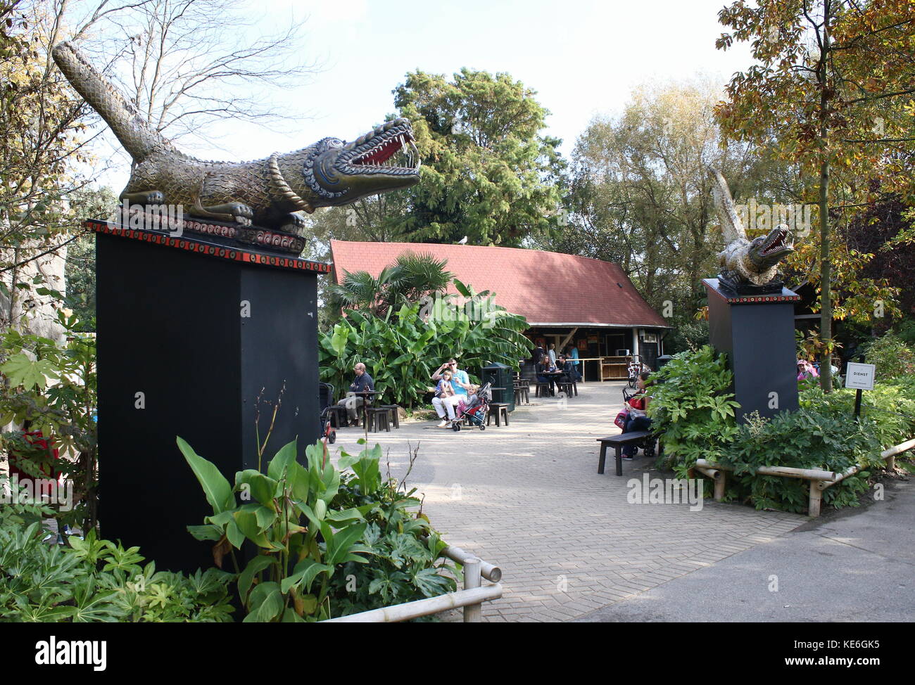 Style asiatique de Rotterdam Blijdorp, Pays-Bas, restaurant et aire de jeux pour enfants appelée Toko Tjitjak. Banque D'Images