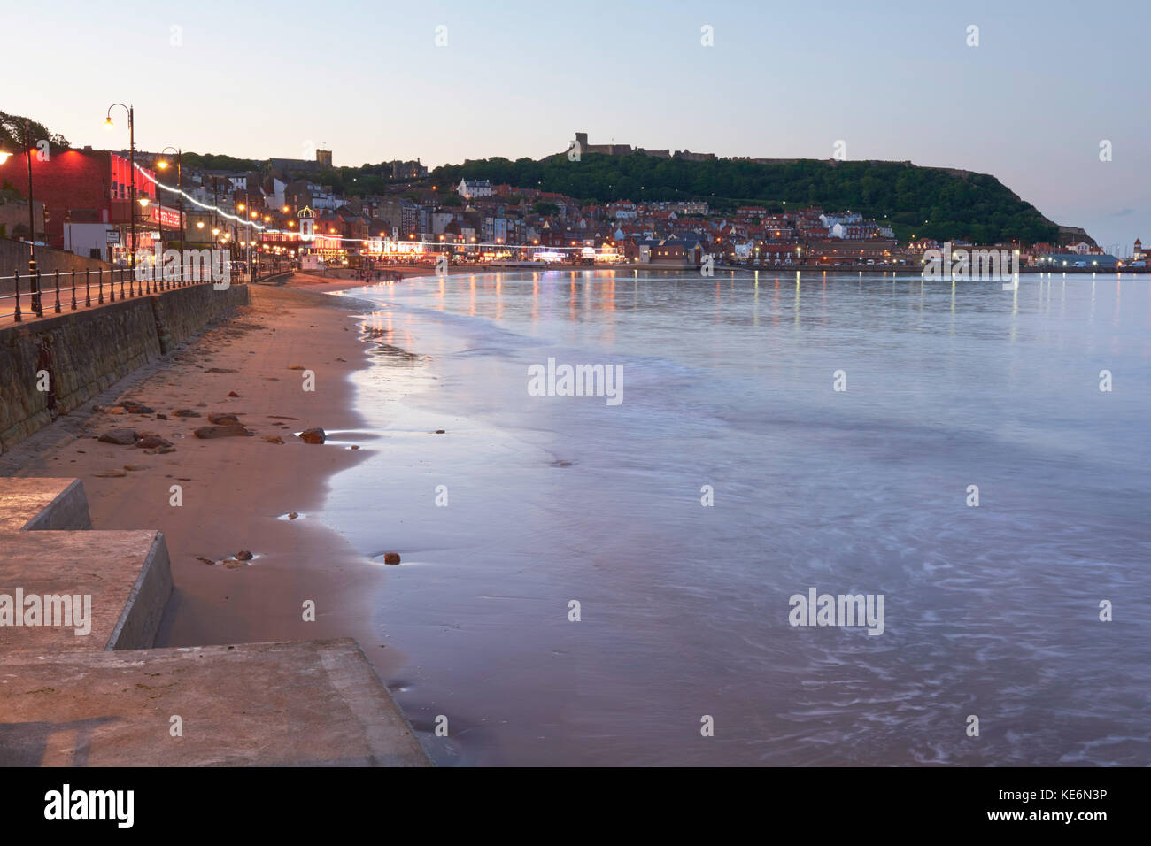 Scarborough Bay dans la nuit - Scarborough, Yorkshire, UK Banque D'Images