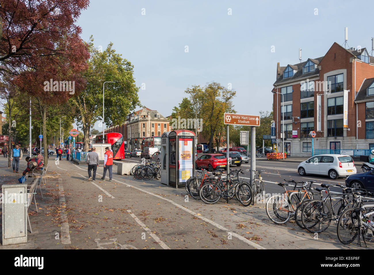 High Road (A10), Sept Soeurs, London Borough of Haringey, Greater London, Angleterre, Royaume-Uni Banque D'Images