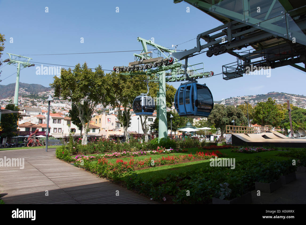 Le téléphérique sur le front de mer de Funchal, vous emmène dans un grand voyage sur la ville jusqu'à l'un des jardins tropicaux, à Monte Banque D'Images